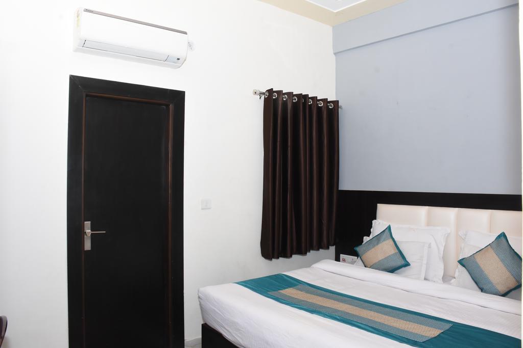 Aaradhya Residency Hotel Agra  Exterior photo